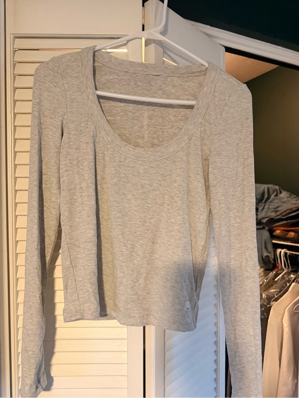 Vuori Light Gray Long Sleeve Scoop Neck Tee